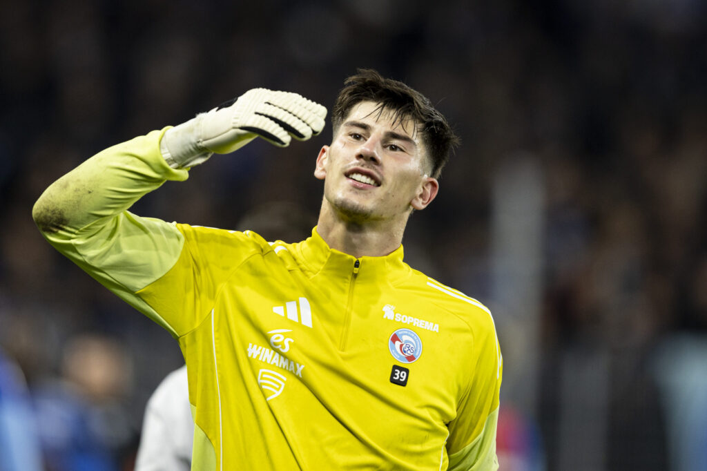 Mike Penders le gardien au coeur du jeu de distance progressive de Liam Rosenior