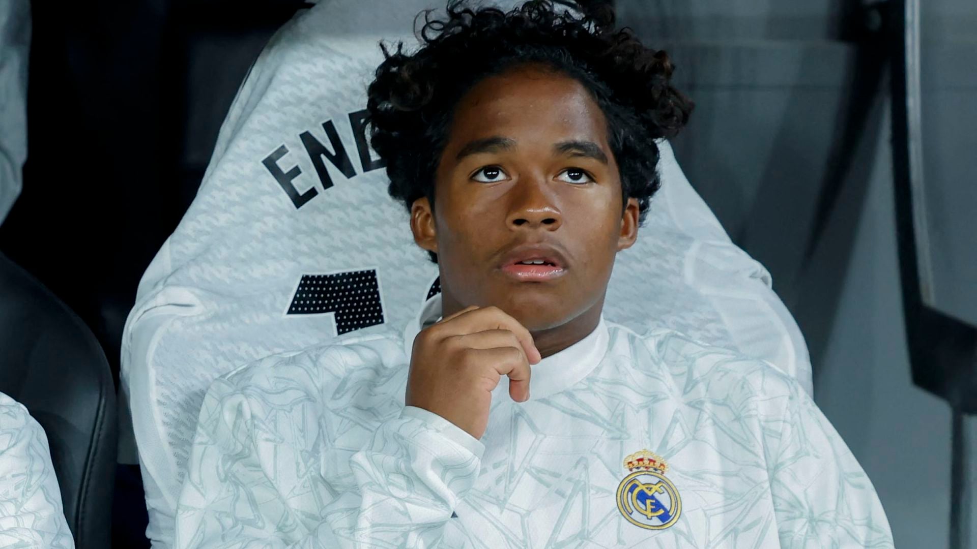 Endrick futur joueur de l'OL sur le banc de touche au Real Madrid